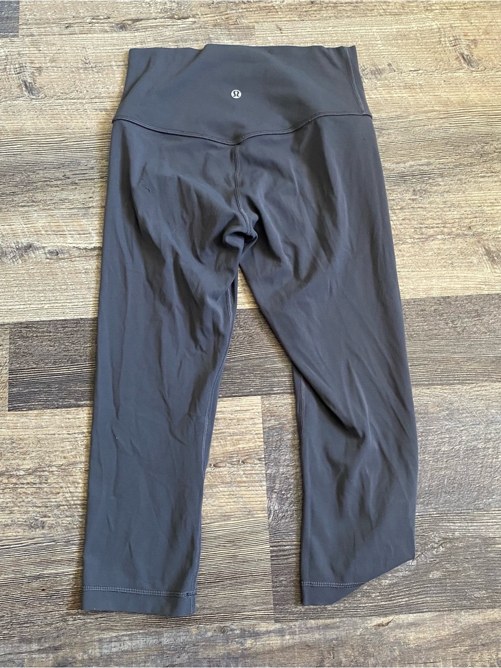 Lululemon Gray cropped capri leggings size 6